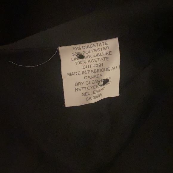 Holt Renfrew Collection buttoned down blazer with belt loops Size 8 - Picture 10 of 13